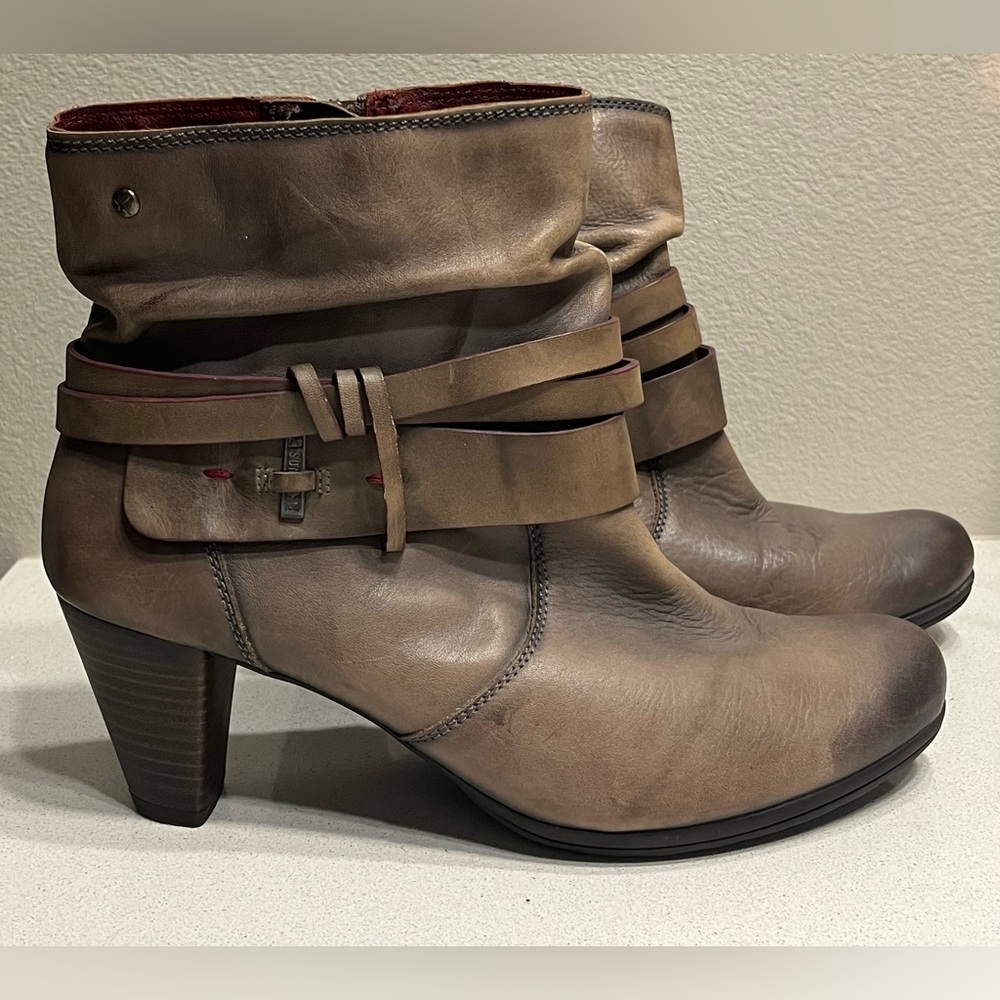 Pikolinos Verona Leather Ankle Bootie Size 10.5